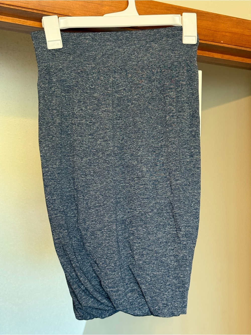 Lululemon Women’s Heather Black Pencil Skirt